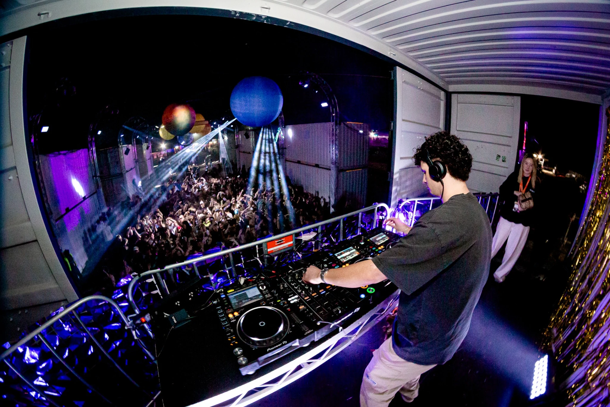 Crowd during a HASLOOM set